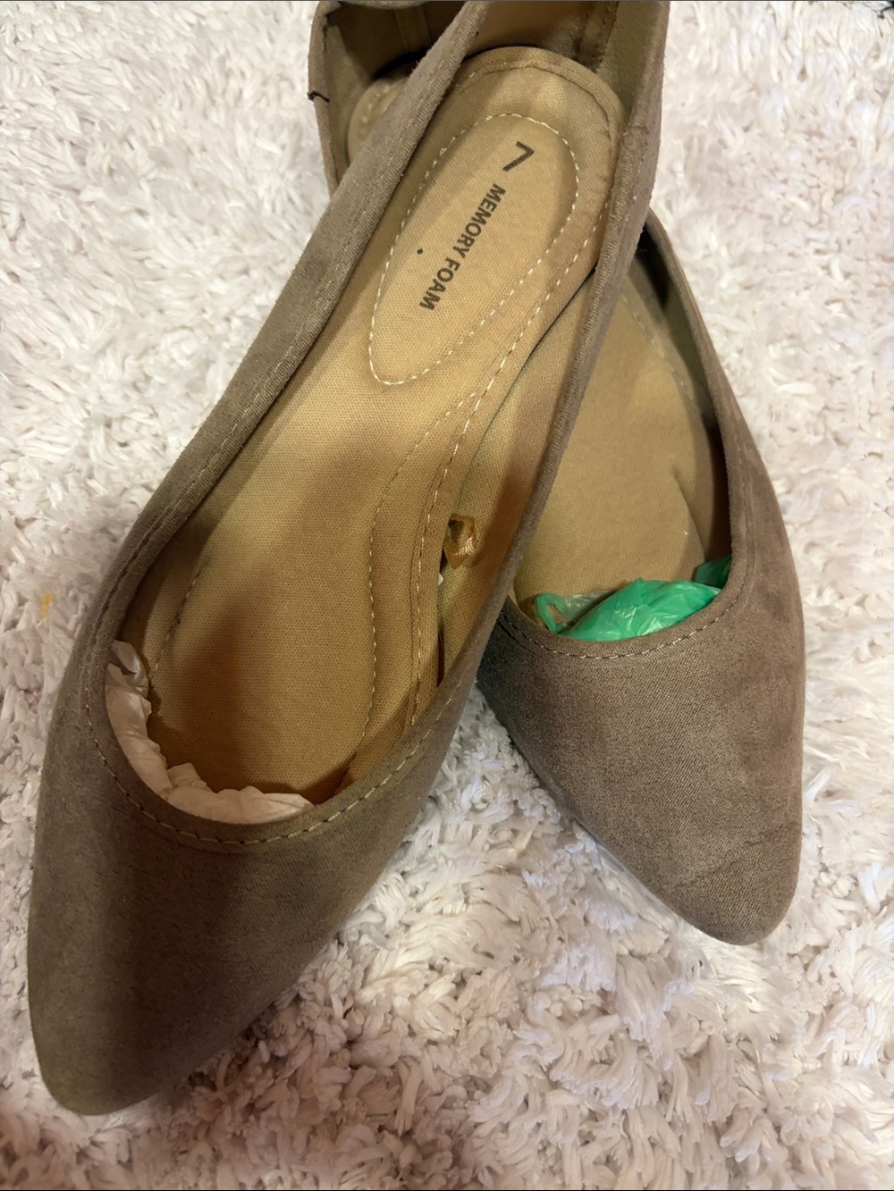 Pointed Toe Memory Foam Flats in Taupe